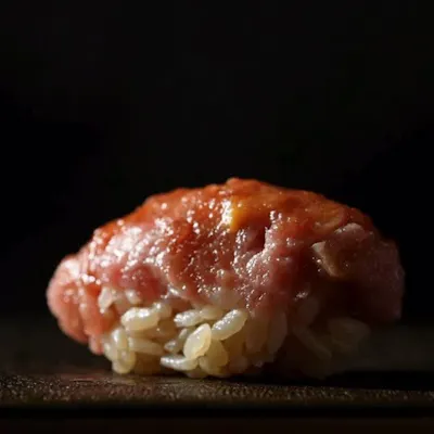 素材の持ち味を最大限に、繊細な技巧が光る鮨