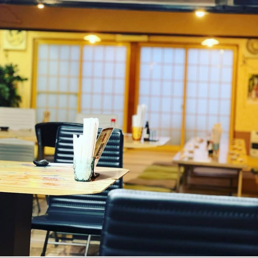 落ち着いた雰囲気の店内