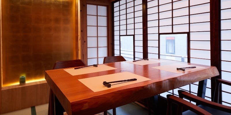 【新 ARATA】伊勢海老・とらふぐなど高級食材と四季折々の食材で彩る料理長渾身の全10品