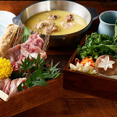 【名物】濃厚コラーゲン水炊きと、こだわりの焼鳥を味わう