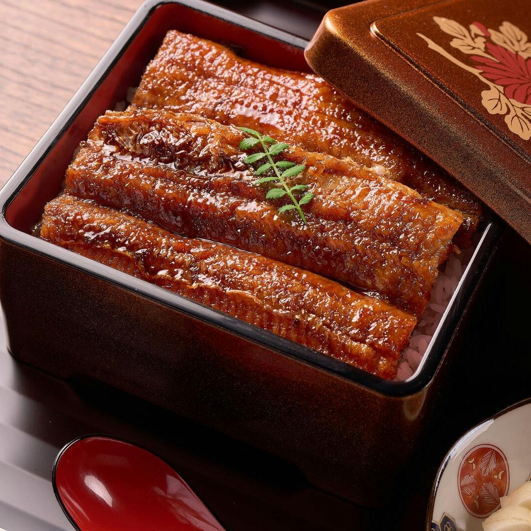 活きた鰻を店頭で捌く新鮮さ