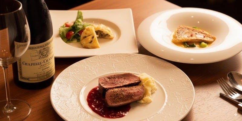 （12月の期間限定）「クリスマスコース」こだわりのロッシーニと蟹グラタンを中心に