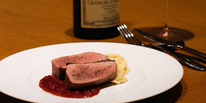 【12月国産黒毛和牛の＜ライトコース＞】黒毛和牛と季節の魚介や野菜でご用意するお料理