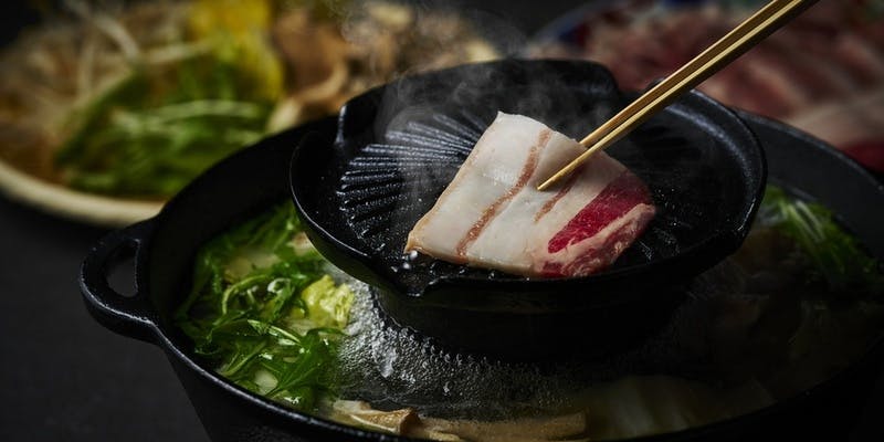 【お任せ韓国コース】ブランド豚の旨味溢れるサムギョプサル、一品、冷麺など全8品程度