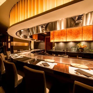 目の前で焼き上げるカウンター席