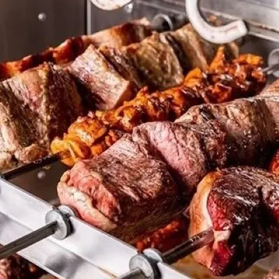 本場ブラジルの味をそのままに ― アレグリアのシュラスコ