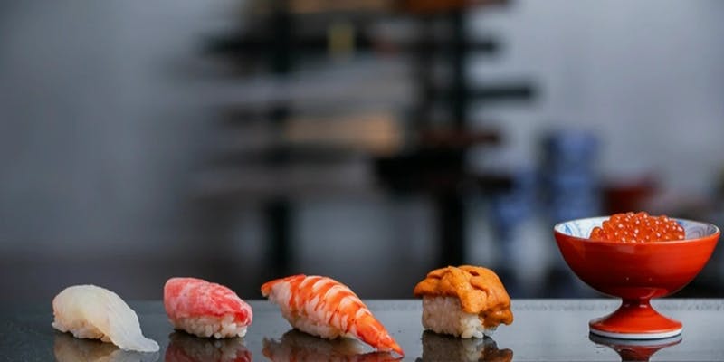 【旬魚と特製赤酢がつくる究極の美味 コース】刺身・炊物・寿司11貫ほど・赤だし・甘味など全8品