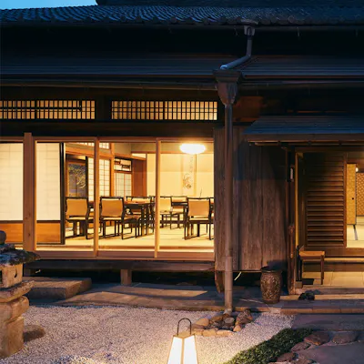 伝統建築×庭園を眺めながら味わう格式高きひととき