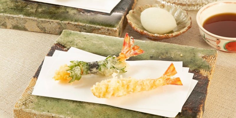 【おまかせランチコース】旬の造り、おまかせ天ぷら一式、かき揚げ天丼または天茶または天ばら等