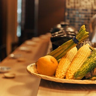 料理人の技を間近で感じるカウンター席