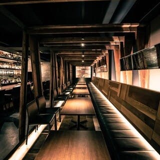 2名様からご利用可能なテーブル席も完備