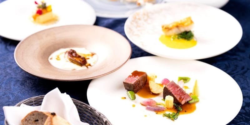 【Menu FOUR SEASONS】季節の味覚ランチ ～選べるメインと蟹のスープ～