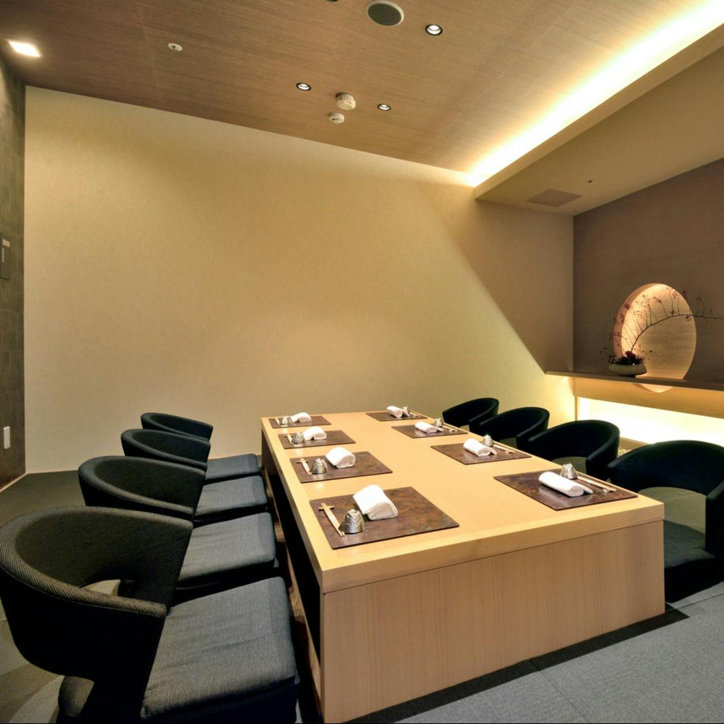 和の趣を感じる個室空間