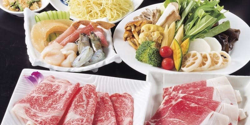 【豪華絢爛コース】お肉食べ放題、さらにたっぷりの海鮮や野菜が入った贅沢コース