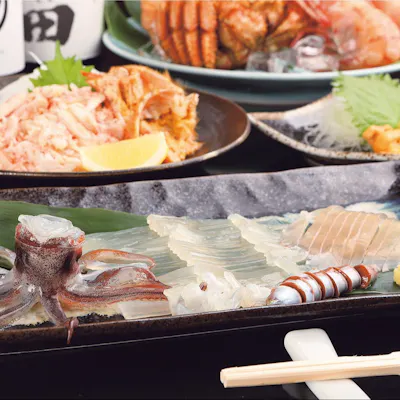 札幌で味わう「函館の粋」。感動の鮮度を誇る名物【活きイカおどり造り】