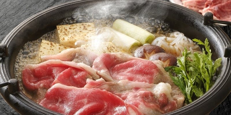 【黒毛和牛すき焼きコース上】黒毛和牛すき焼き、鍋野菜、うどんなど全6品＋3H飲み放題（個室確約）