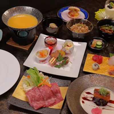 料亭の伝統技と和・中・伊融合の創作コースをご堪能