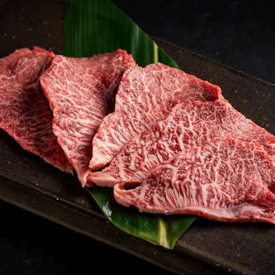 日本料理の名店「おか崎」が焼肉という新しいかたちで表現