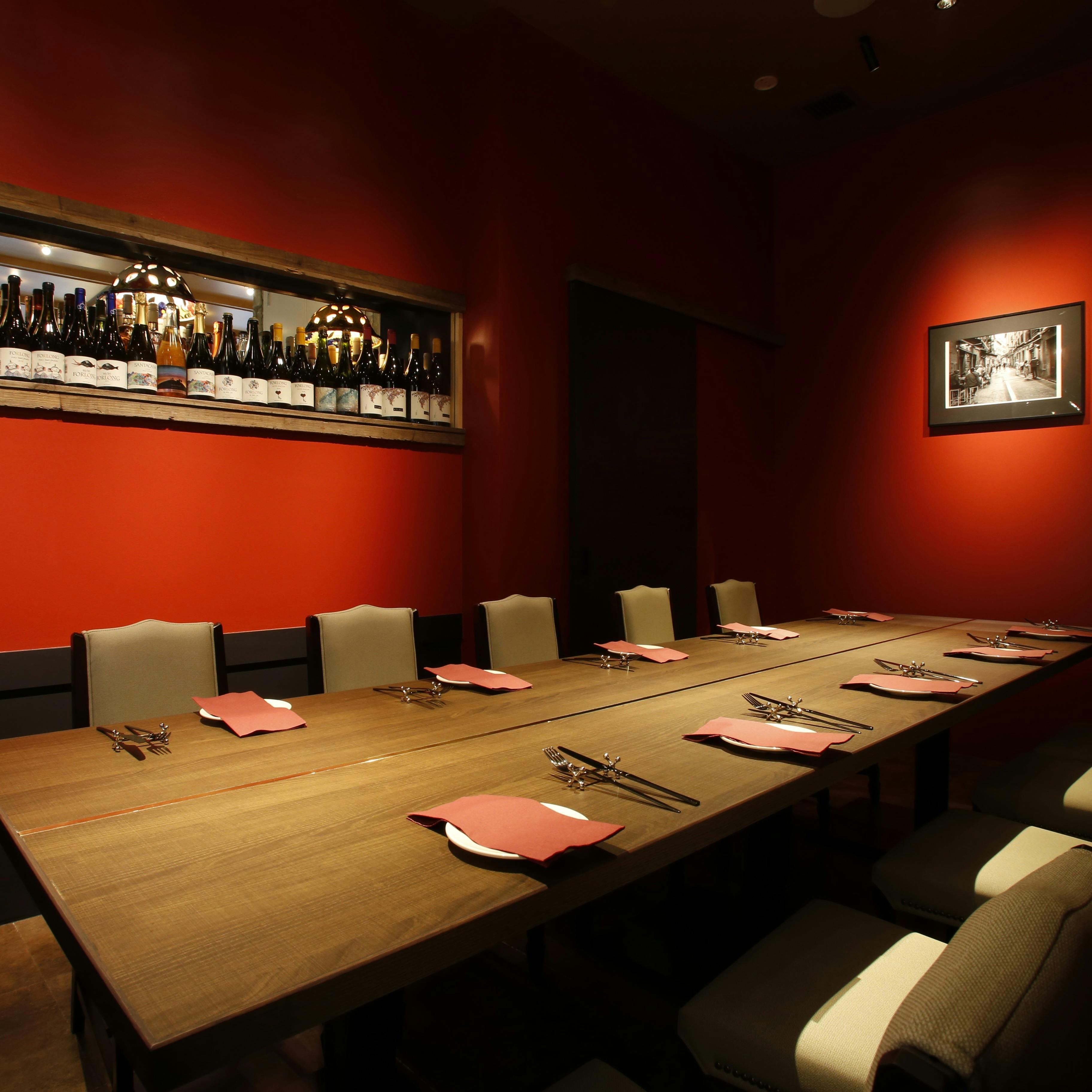 気分で選べる多様な席。日常のすぐ横にあるスペイン時間