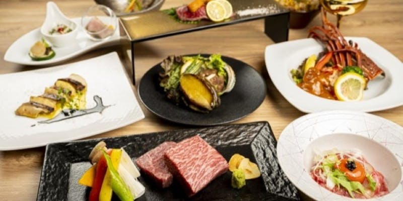 Premiumコース　～A5黒毛和牛炙りユッケや活伊勢海老やアワビなどを含む全9品～