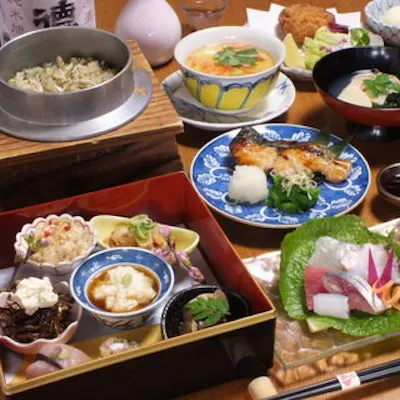多彩な素材を生かしたこだわりの料理