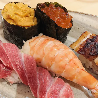 旬の魚介を使った多彩な握り