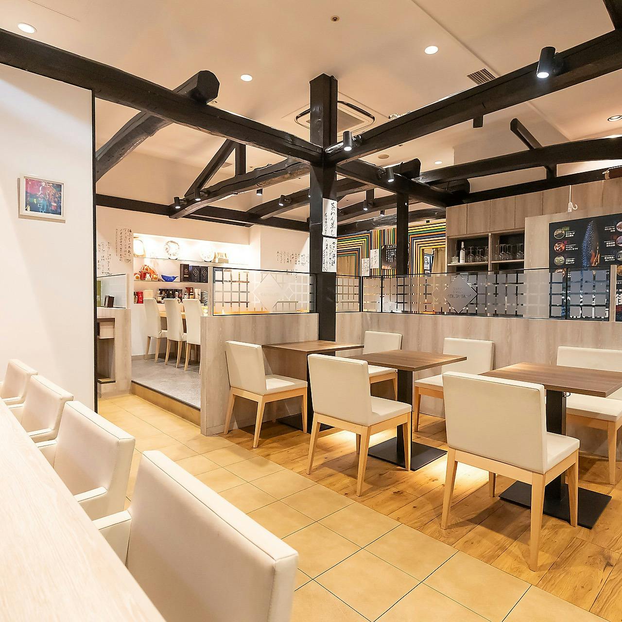 落ち着いた雰囲気の店内