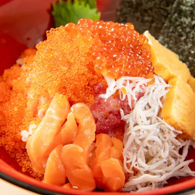 1杯で3度美味しい!こだわりの海鮮丼