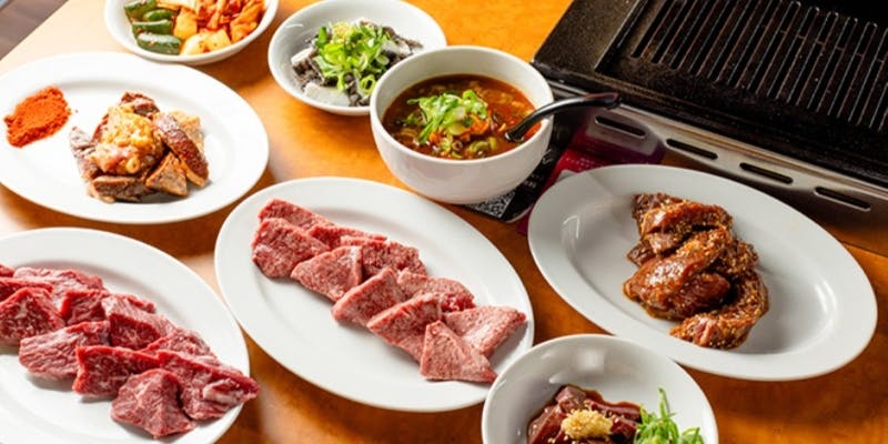 【おすすめコース】キムチ、ココロ刺し、上タン塩、上ハラミ、ホルモンミックス、ライス、おじやなど全7品