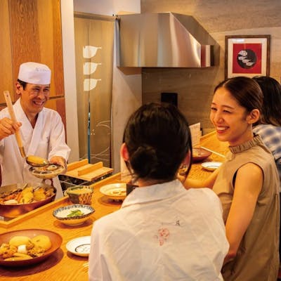 7席だけのカウンターで味わう“小さな贅沢”