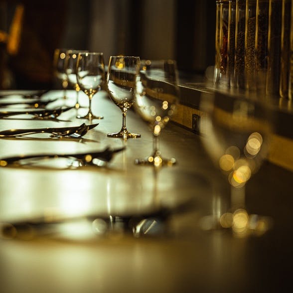 モダンと伝統が融合した店内空間