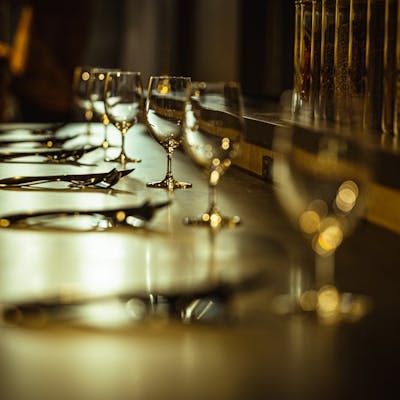 ネパールの伝統美とモダンデザインが織りなす上質な寛ぎ空間