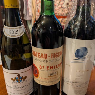 芳醇な肉料理を引き立てる、店主厳選の銘醸ワイン