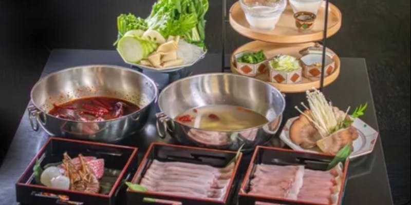 【花風特製 琉球火鍋】本日の前菜3種・沖縄海鮮3種・パイナップルアグー豚・デザートなど全9品