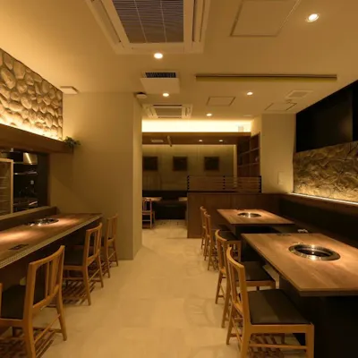 明るく落ち着いた雰囲気の店内