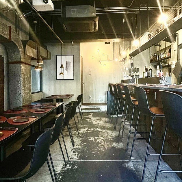 黒を基調としたおしゃれな空間で特別なひとときを