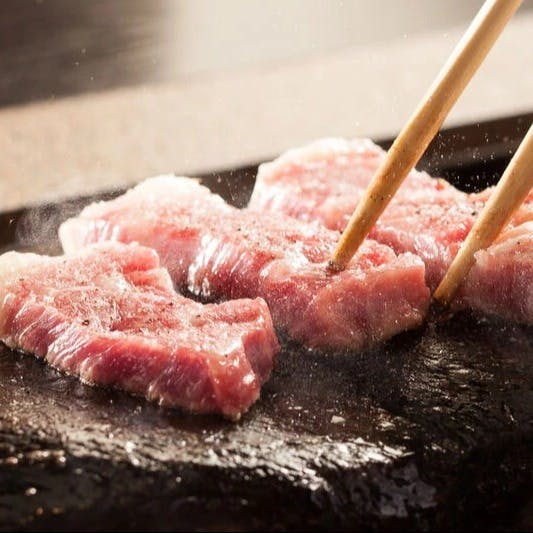 独自の石焼スタイルで特選牛を堪能