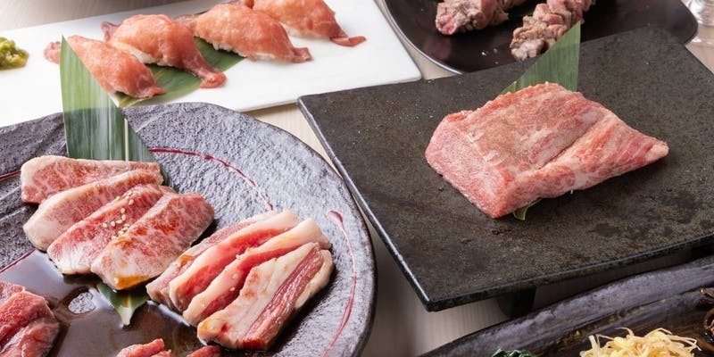 【延寿コース】前菜4種盛り、炙り寿司、上赤身肉かたまり焼き、ご飯、デザートなど全10品