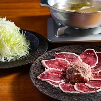 産地厳選の鴨肉を特製出汁で愉しむ「鴨すき鍋」。極上の柔かさ。