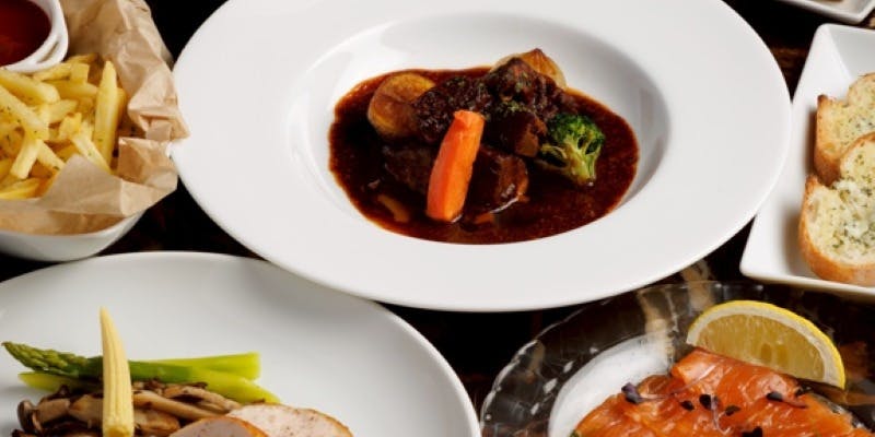 【2種のメイン】豚肩ロースのバルサミコ煮込みや鶏胸ローストなどクラシックコース7品