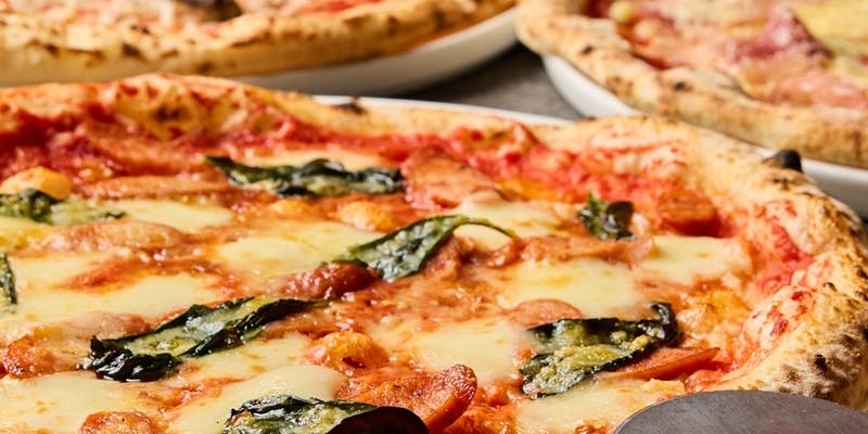 【LIGHT】自慢の窯焼きピッツァ＆パスタ付き。肉料理も堪能　8品　120分制飲み放題付き