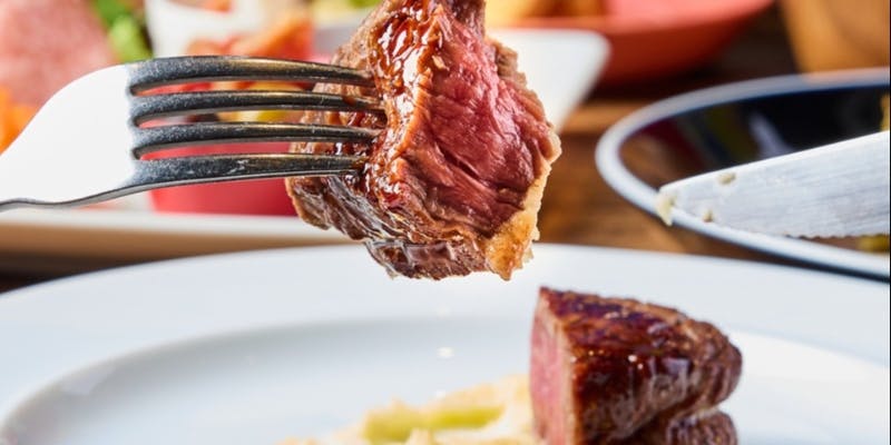 【PREMIUM】牛フィレ＆フォアグラのロッシーニ　8品　150分制飲み放題付き