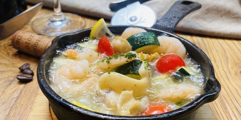 【Carina～カリーナ～】女子会にピッタリ！人気の前菜にピザ、パスタ等が楽しめて飲み放題付き！全8品