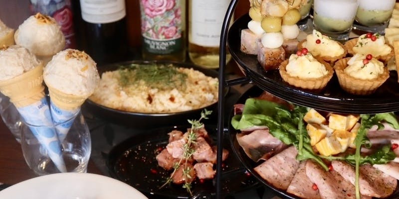 【感動宴会プラン】主役が喜ぶサプライズツール4種と大皿料理含む5皿　飲み放題100種！　2時間