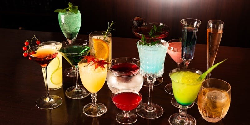 苺のスパークリングや前菜7品の大皿プレートからデザート全9皿＋スパークリングなど2.5H飲み放題（12/9迄）