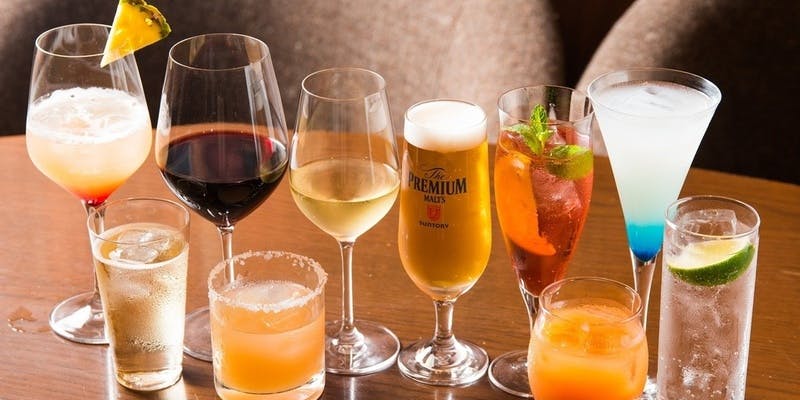 苺のスパークリングや炭火焼チキン・大皿プレートなど全8皿＋スパークリング等100種2H飲み放題（12/10迄）