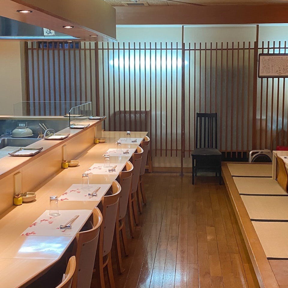 落ち着いた雰囲気の店内