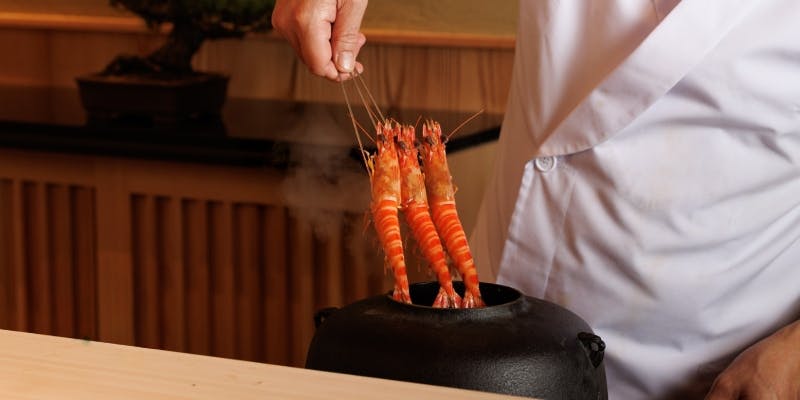 夜鮨おまかせ【楓】いくらや穴子など握り10貫含む全18品