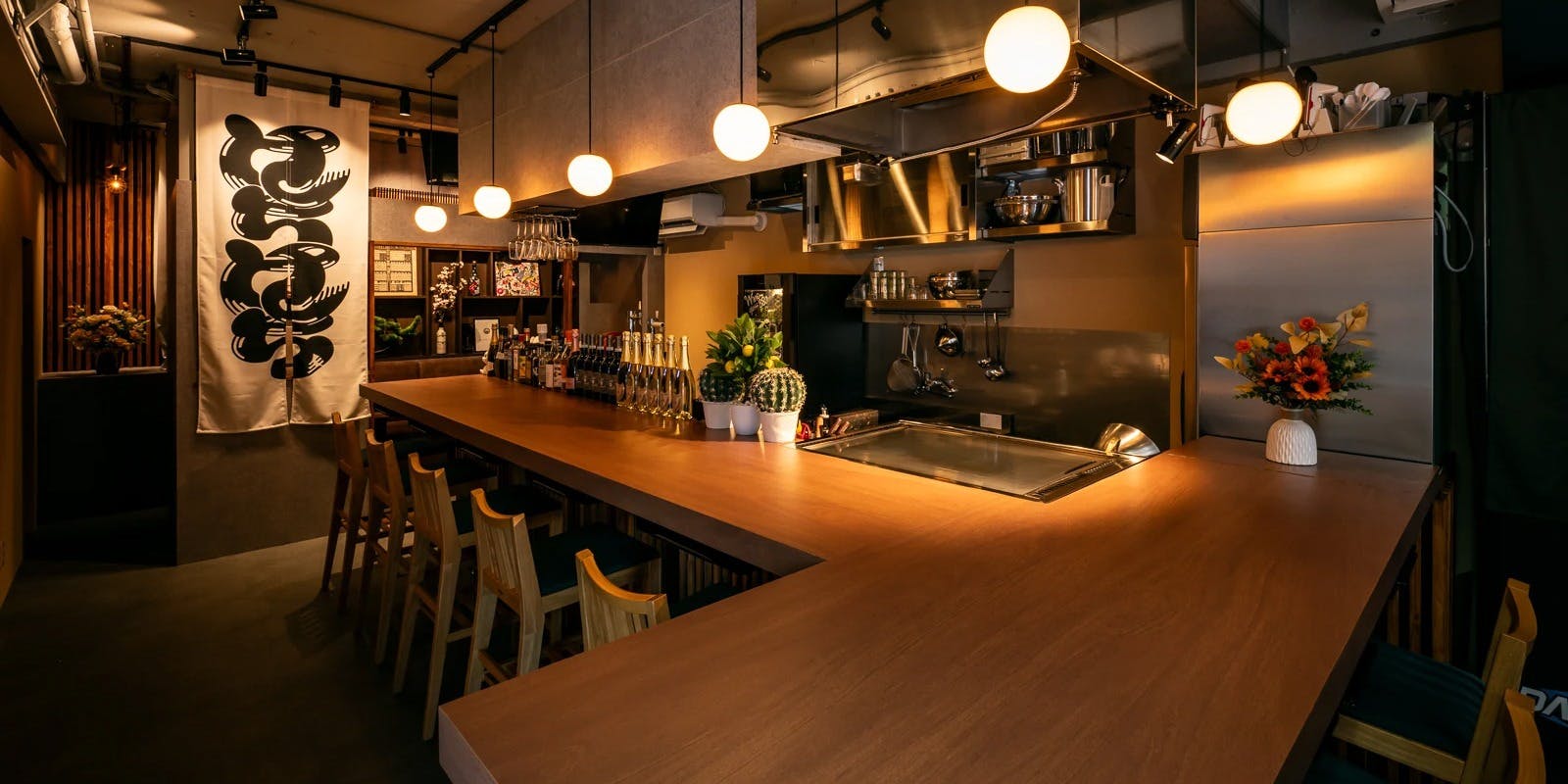 鉄板焼き八八 ワイン専門店 - 画像1