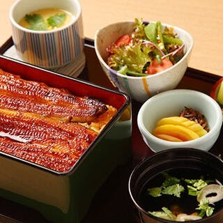 特注金串でふっくら焼き上げる江戸前うなぎに舌鼓